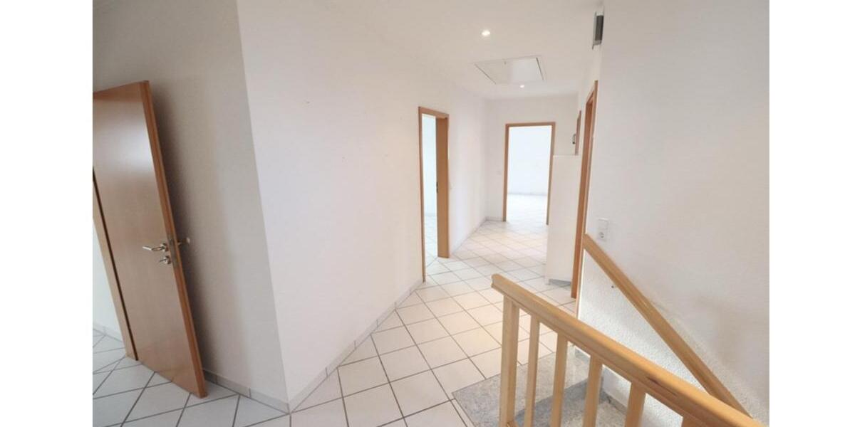 Dachgeschoßwohnung Cloppenburg - 4 Zimmer, 95 m&sup2;, 999&euro; | Angebot:26593240