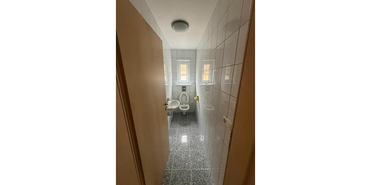 Einfamilienhaus Pfeffenhausen - 7 Zimmer, 244 m&sup2;, 2.000&euro; | Angebot:25300781