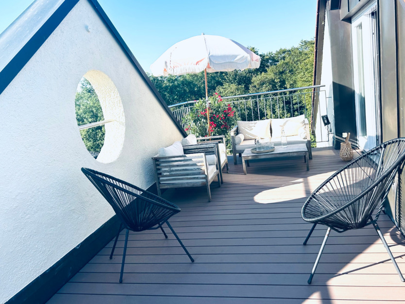 Biete Loft mit Dachterrasse und Pool - All-in-Miete