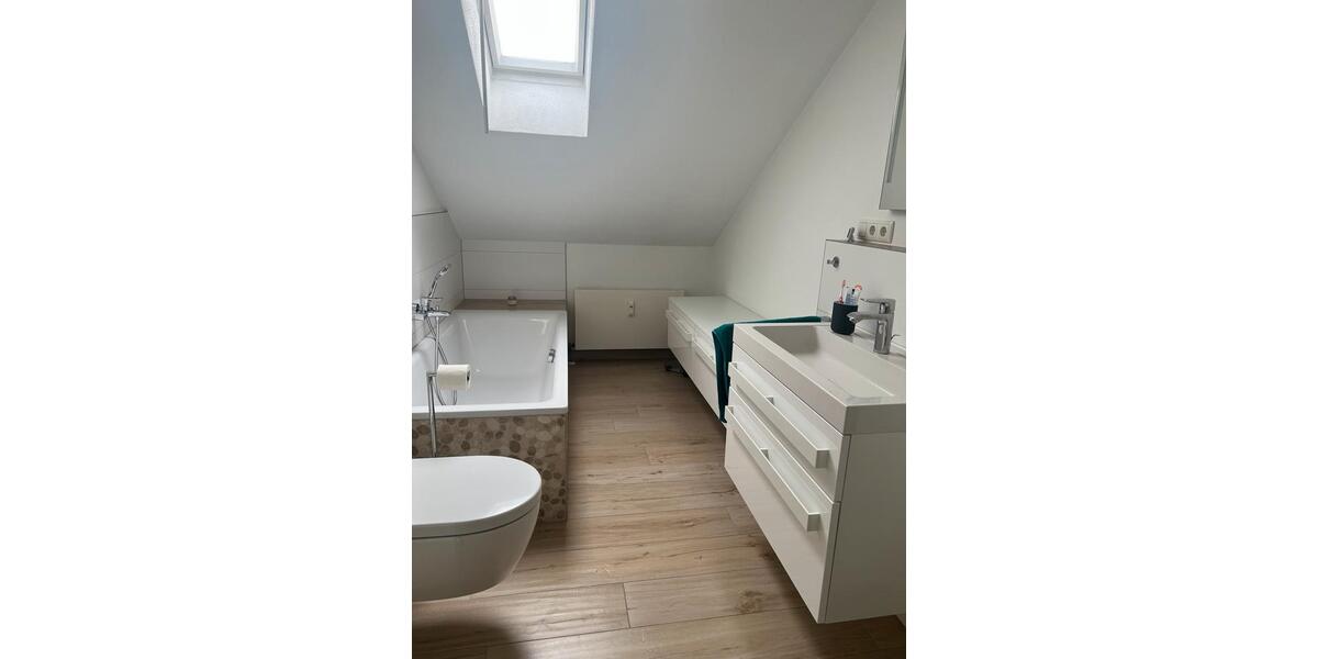 Dachgeschoßwohnung Ingelheim am Rhein - 4 Zimmer, 112 m&sup2;, 1.550&euro; | Angebot:26041433