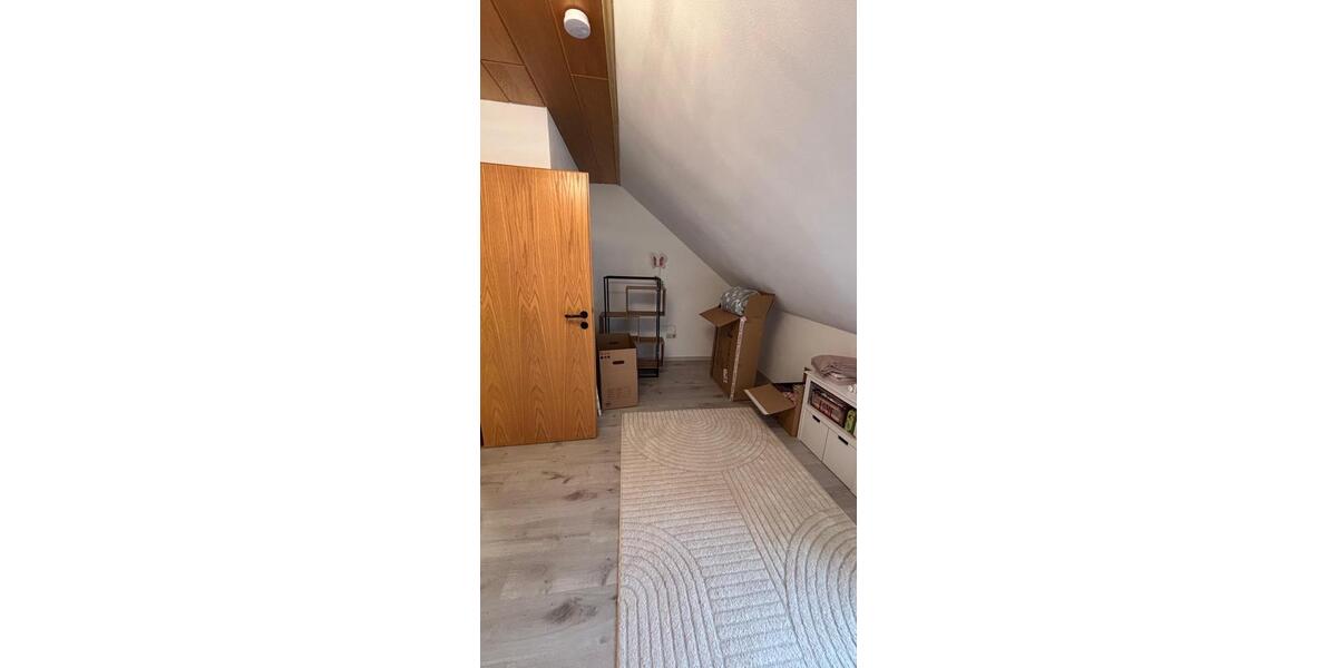 Dachgeschoßwohnung Herdorf - 5 Zimmer, 120 m&sup2;, 800&euro; | Angebot:26120724