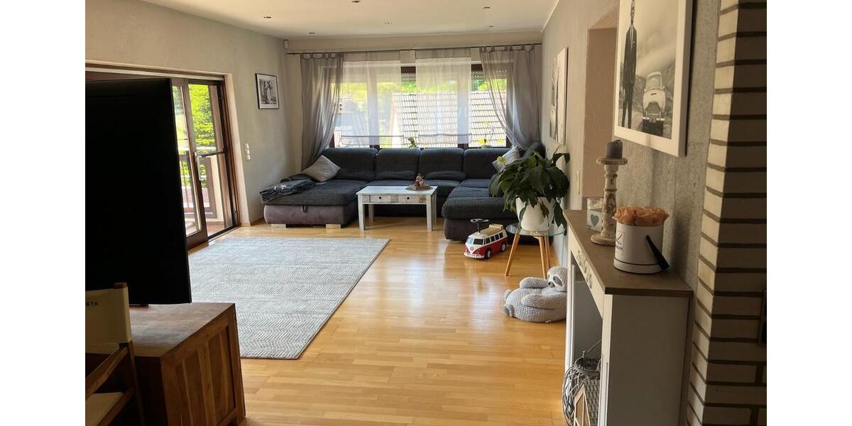 Einfamilienhaus Weinbach - 11 Zimmer, 400 m&sup2;, 2.500&euro; | Angebot:25981396