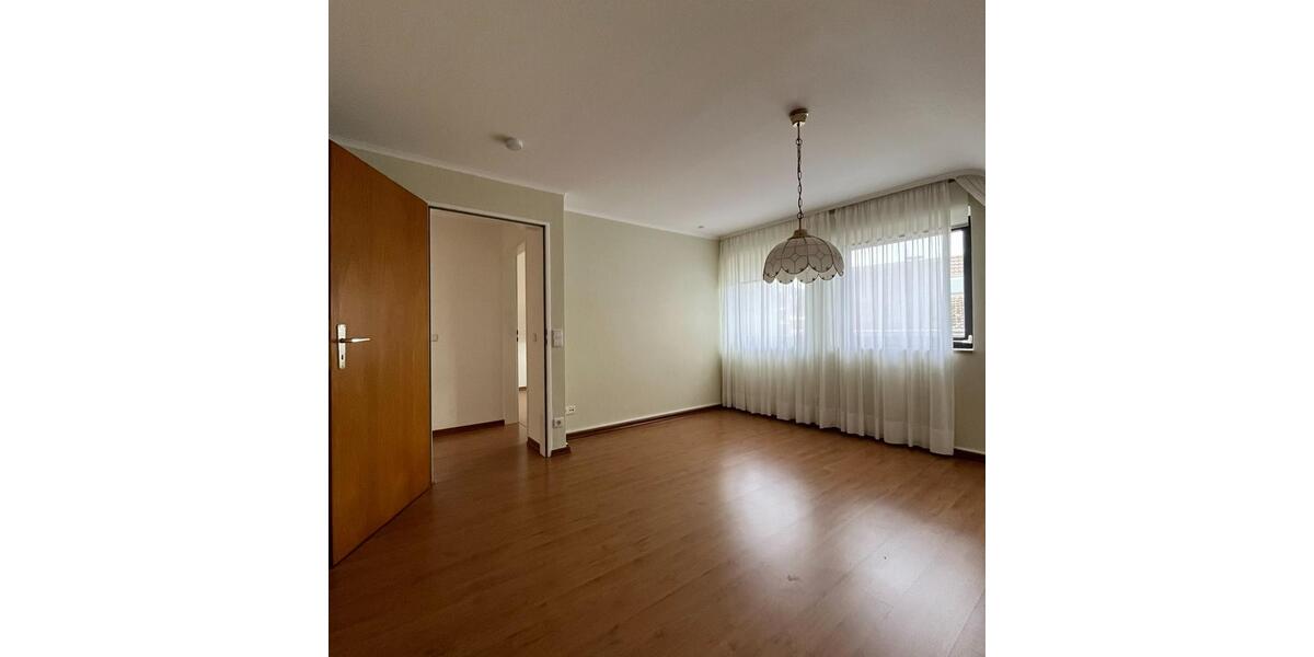 Große 4-Zimmerwohnung mit Doppelgarage. Ideal für Homeoffice 4 zimmer