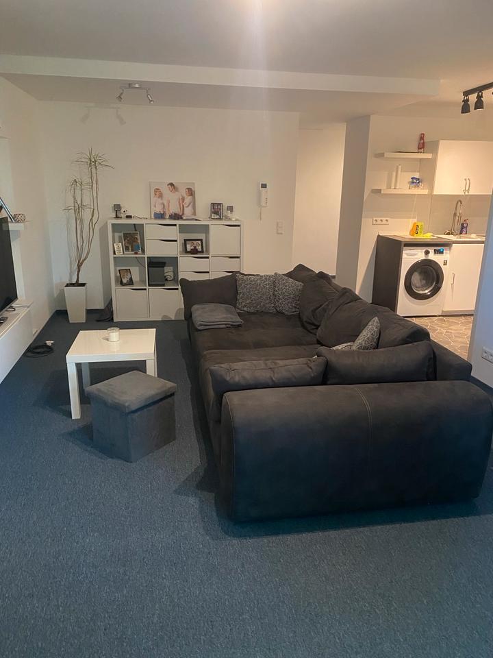 Wunderschöne 1,5 Zimmer mit Terrasse und Blick zum Wiesengrund