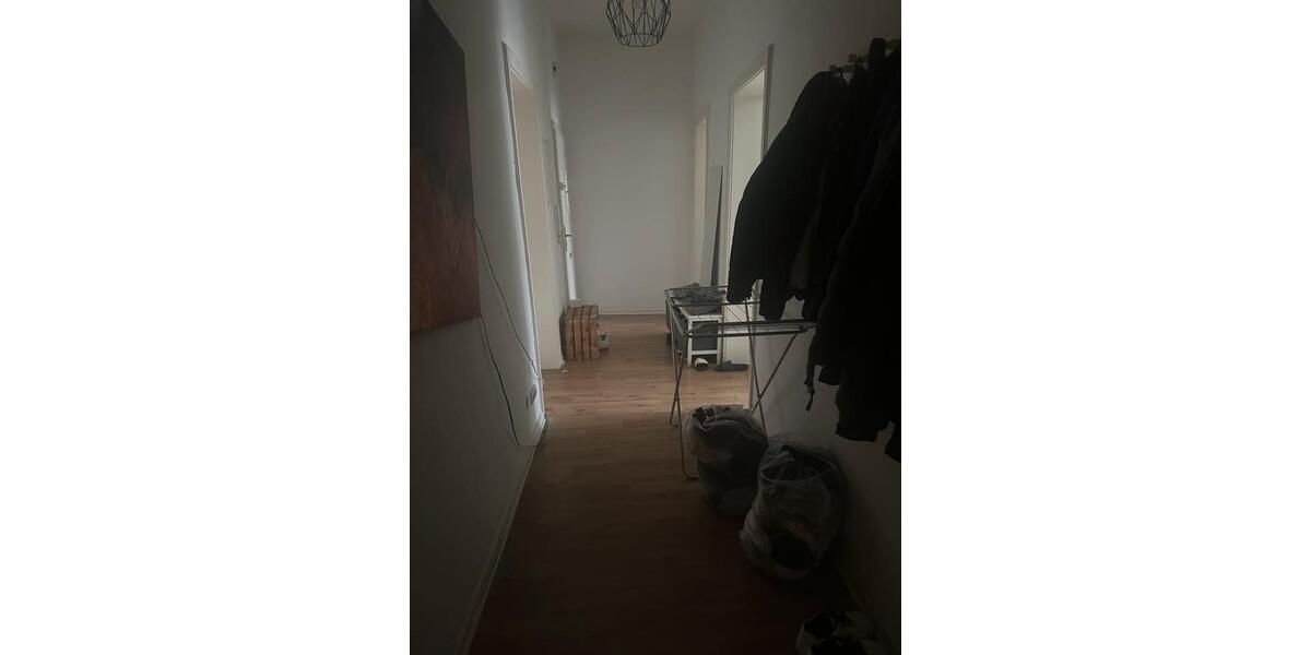 Wg Zimmer mit 2 Mitbewohner 1 zimmer