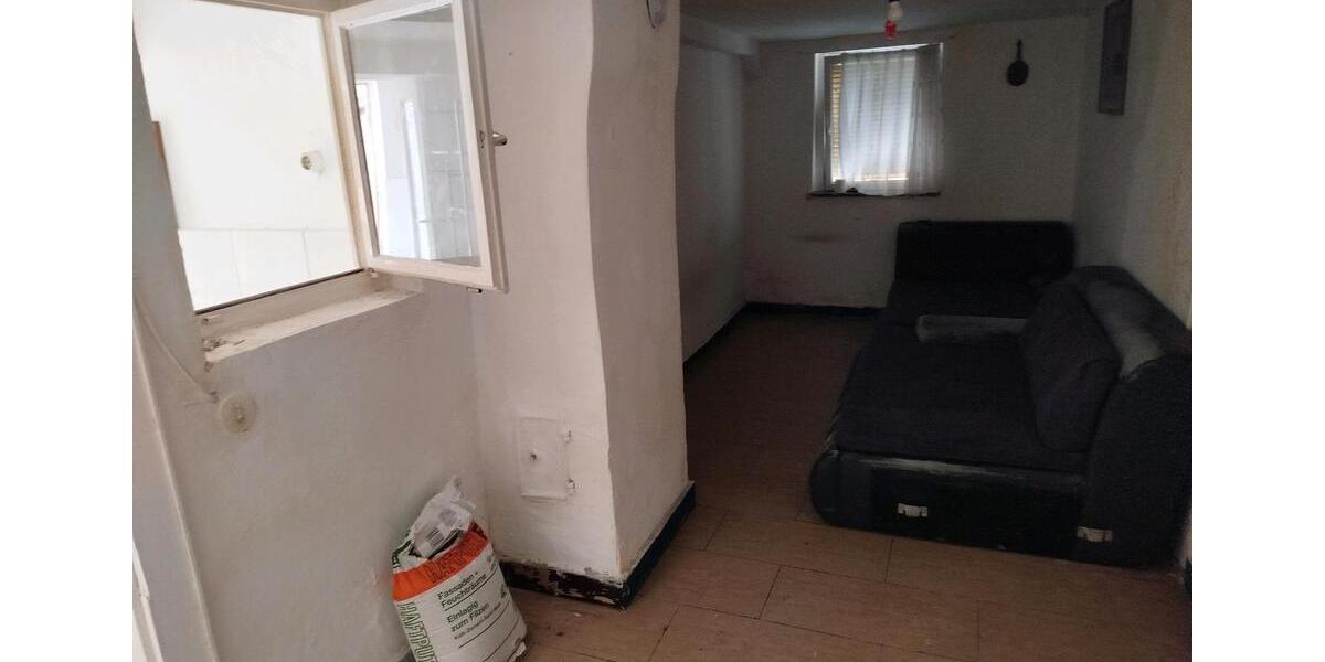 Wohnen auf Zeit Geldersheim - 8 Zimmer, 150 m&sup2;, 350&euro; | Angebot:26303500