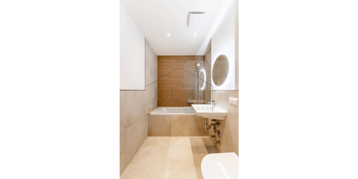 Kernsanierte 2-Zimmer-Wohnung mit neuer Einbauküche und Tiefgarag 2 zimmer