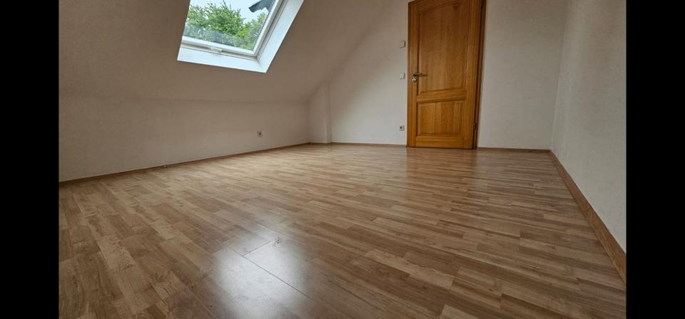 Dachgeschoßwohnung Bergneustadt - 3 Zimmer, 85 m&sup2;, 900&euro; | Angebot:26621317