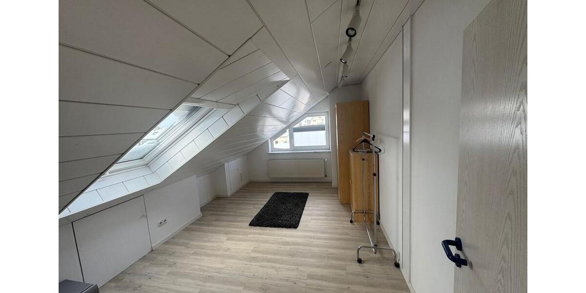 Dachgeschoßwohnung Hanau Groß-Steinheim - 3 Zimmer, 70 m&sup2;, 950&euro; | Angebot:25956833