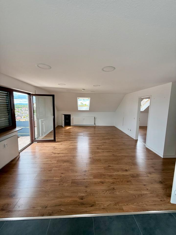Modernisierte Dachgeschoßwohnung im Herzen von Jettingen