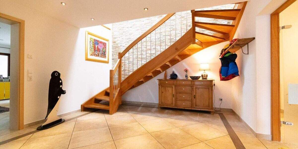 Einfamilienhaus Tettnang - 8 Zimmer, 270 m&sup2;, 2.900&euro; | Angebot:25726019