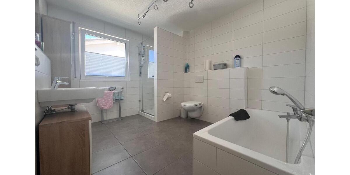 Doppelhaushälfte Schliengen - 5 Zimmer, 145 m&sup2;, 2.150&euro; | Angebot:26592159