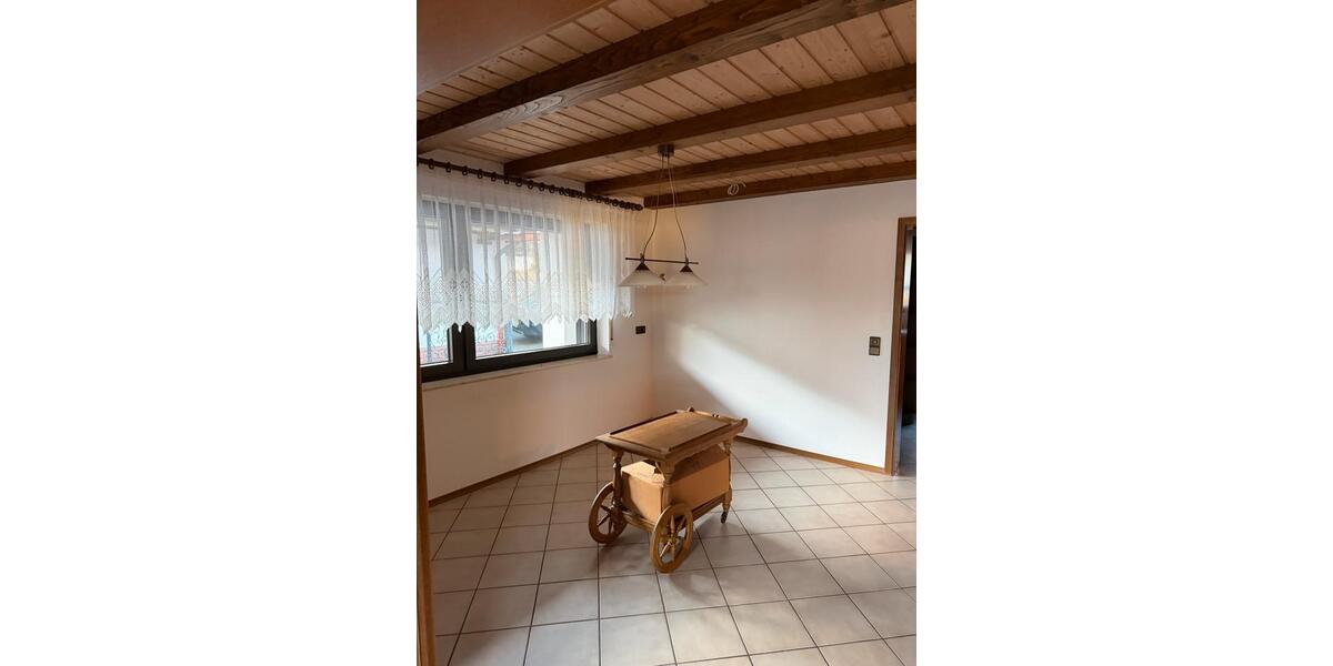 Erdgeschoßwohnung Albersweiler - 4 Zimmer, 160 m&sup2;, 1.150&euro; | Angebot:26580460