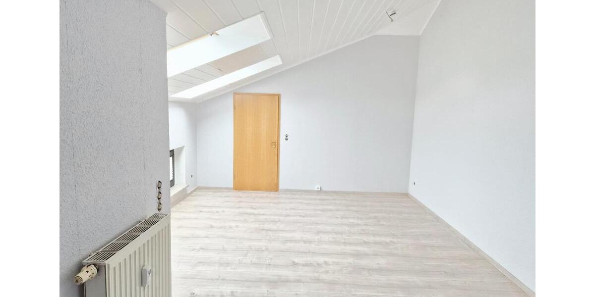Dachgeschoßwohnung Reichenbach im Vogtland - 4 Zimmer, 127 m&sup2;, 610&euro; | Angebot:25756446