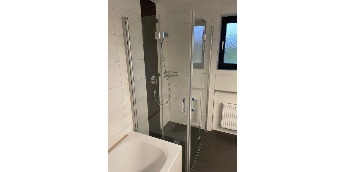 4 Zimmer Wohnung zu vermieten, zusätzlich Kellerraum und Garage 5 zimmer