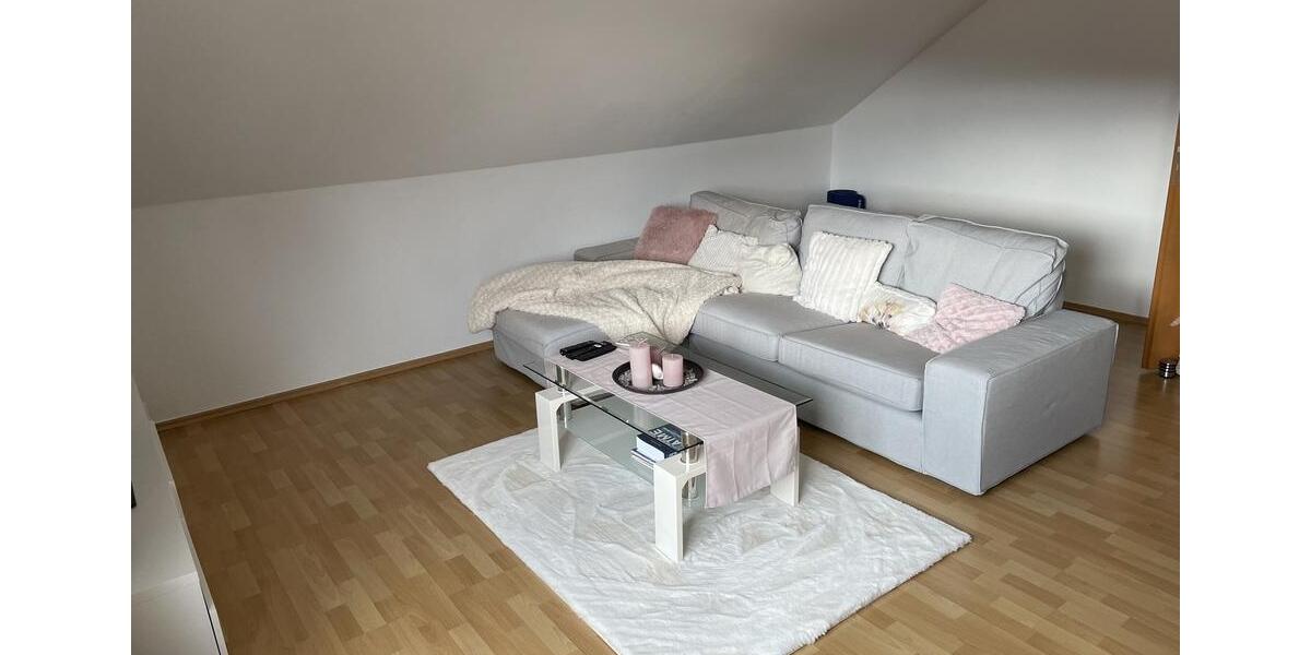 Sehr schöne Dachgeschosswohnung mit großem Balkon 2 zimmer