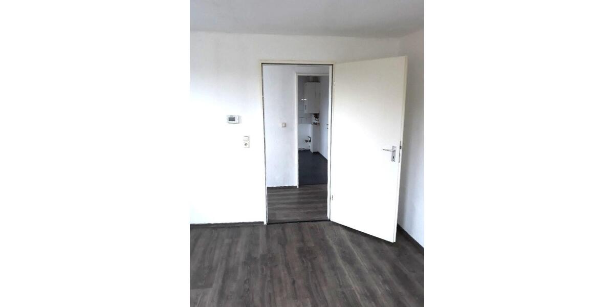 027005 - 4 ZKB Wohnung im 2. OG links zu vermieten 4 zimmer