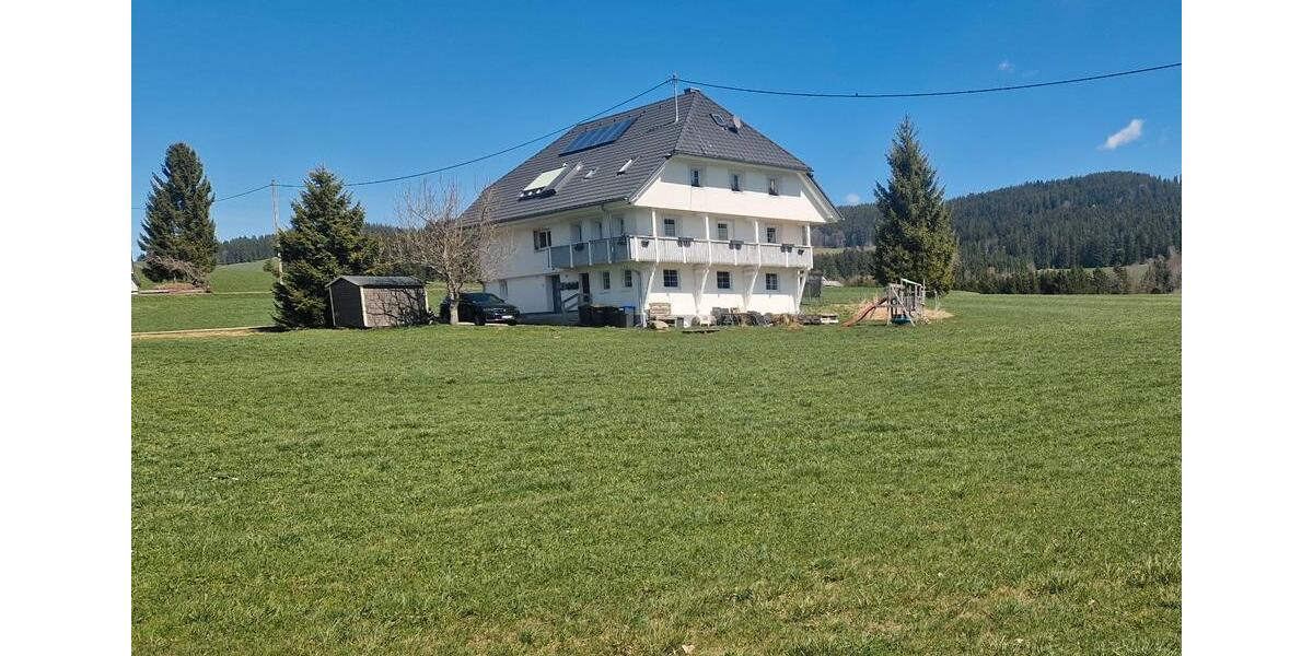 Erdgeschoßwohnung Hinterzarten - 6 Zimmer, 185 m&sup2;, 2.250&euro; | Angebot:26112343