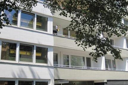 Helle 2-Zimmer-Wohnung mit Weitblick & Sonnenbalkon – Bad wird saniert, Bezug ab September