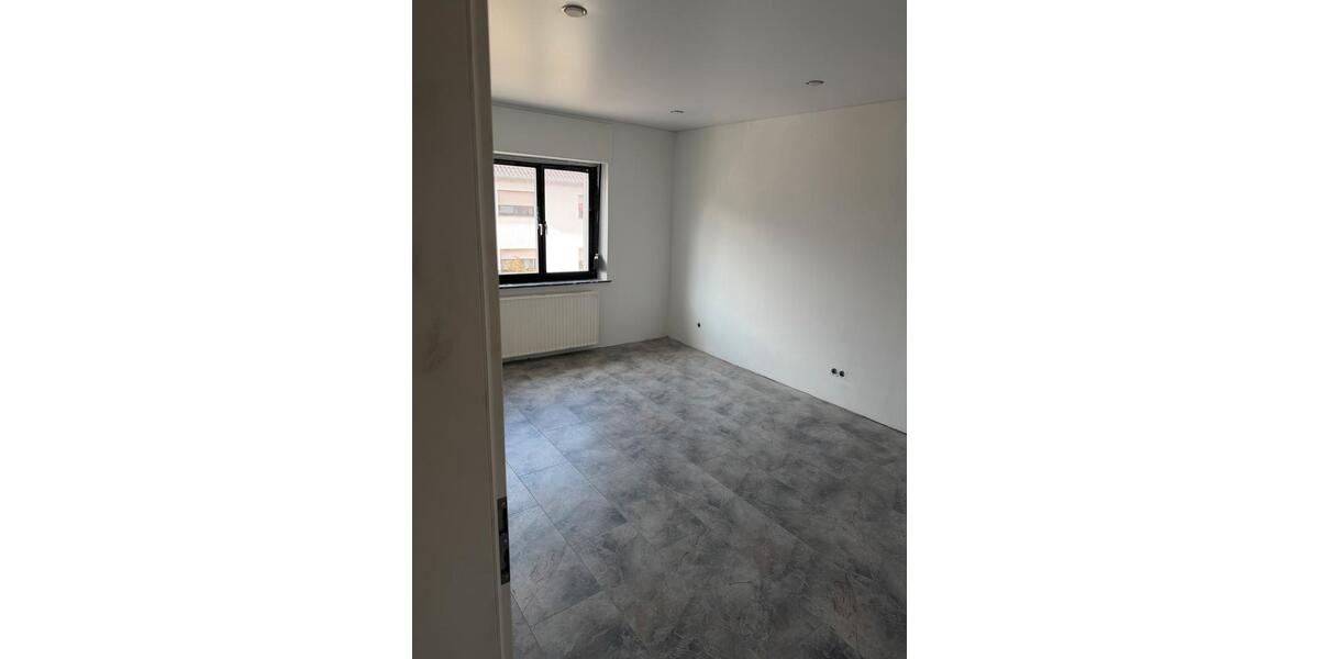 Etagenwohnung Spiesen-Elversberg Elversberg - 3 Zimmer, 96 m&sup2;, 1.000&euro; | Angebot:25859978