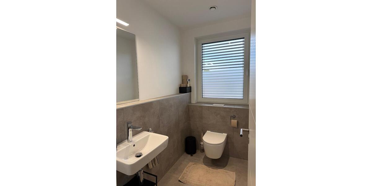 Etagenwohnung Viersen Hülsdonk - 3 Zimmer, 122 m&sup2;, 1.825&euro; | Angebot:24416622