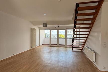 Stilvolle Maisonette-Wohnung mit Balkon im Herzen von Saarbrücken