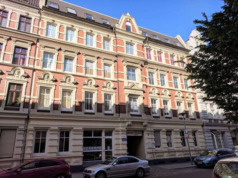 ruhige 4 Zimmer-Wohnung im Hinterhaus ***frisch renoviert*** mit Balkon