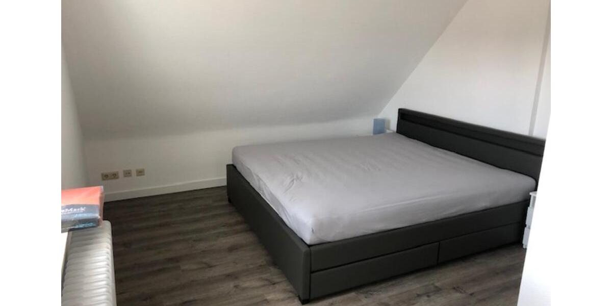 Dachgeschoßwohnung Friedrichsdorf - 3 Zimmer, 1.200&euro; | Angebot:24716538