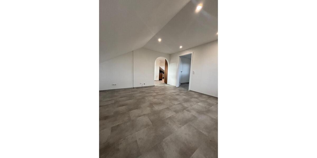 Dachgeschoßwohnung Sankt Ingbert - 2 Zimmer, 60 m&sup2;, 600&euro; | Angebot:24953980