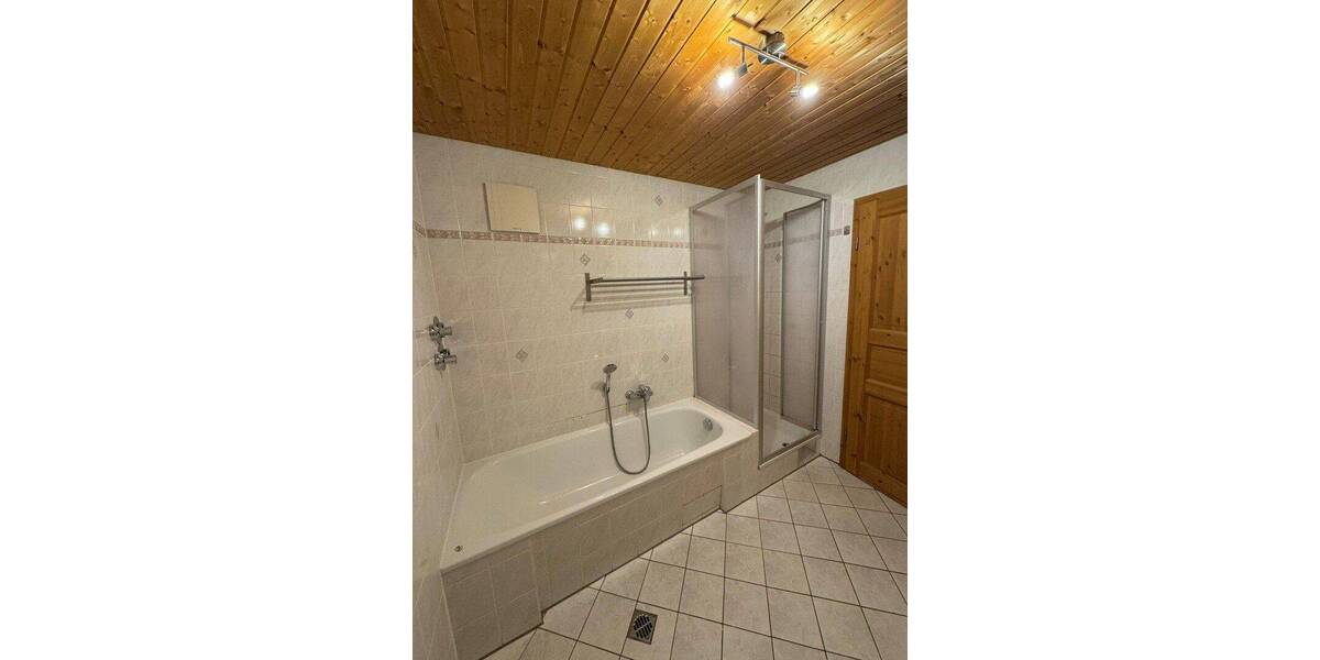 Etagenwohnung Königsdorf Osterhofen - 3 Zimmer, 80 m&sup2;, 950&euro; | Angebot:26791193
