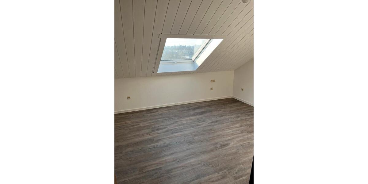 Dachgeschoßwohnung Neunkirchen Heinitz - 3 Zimmer, 80 m&sup2;, 850&euro; | Angebot:25017671