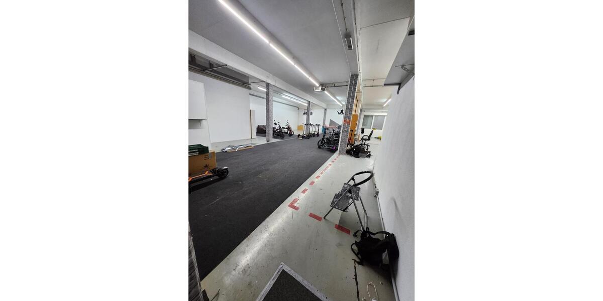 Gewerbeimmobilie in Lindau - 225m2 Halle mit großem Tor zimmer