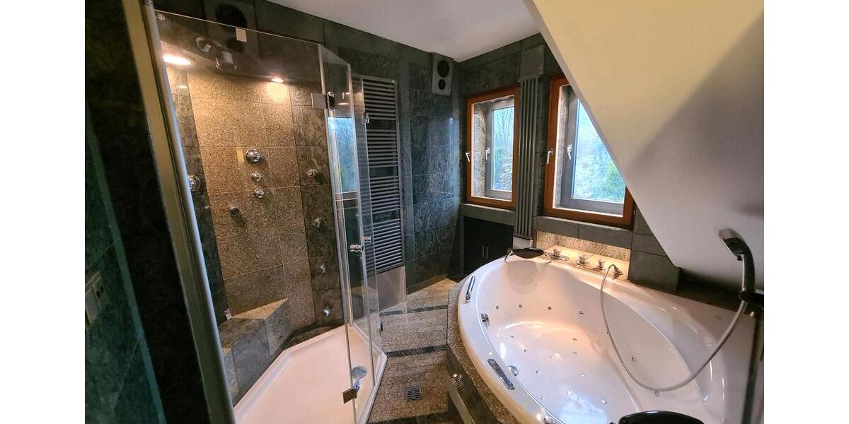 Dachgeschoßwohnung Krefeld Benrad - 3 Zimmer, 94 m&sup2;, 1.420&euro; | Angebot:26536648