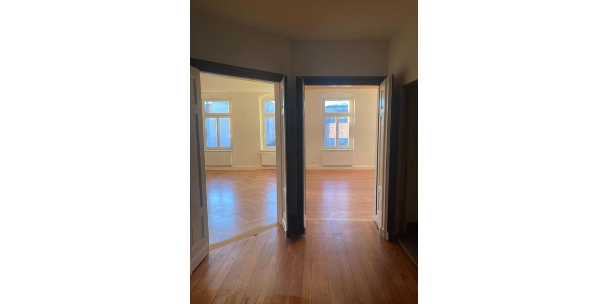 Etagenwohnung Reichenbach im Vogtland - 5 Zimmer, 150 m&sup2;, 900&euro; | Angebot:26120392