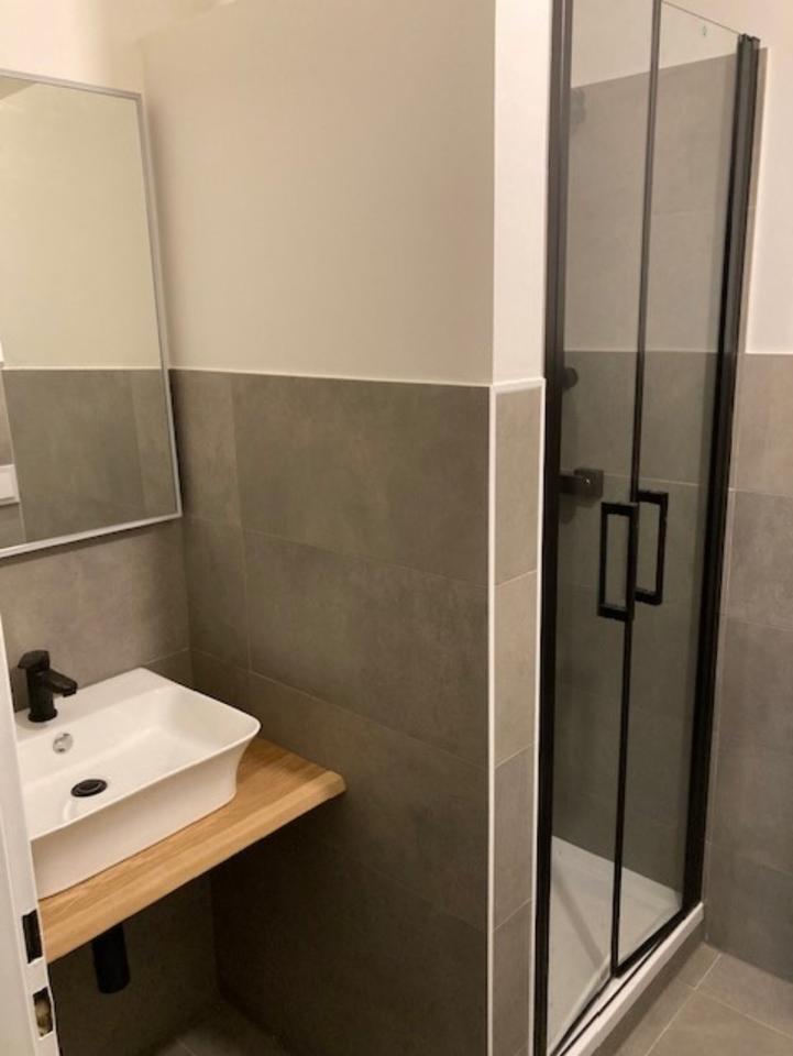 Sanierte 1-Zimmerwohnung in ruhiger und Wald naher Lage zimmer