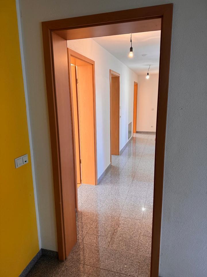 Sonnige 5-Zimmer-Wohnung mit Balkon u. Garten in Schrobenhausen