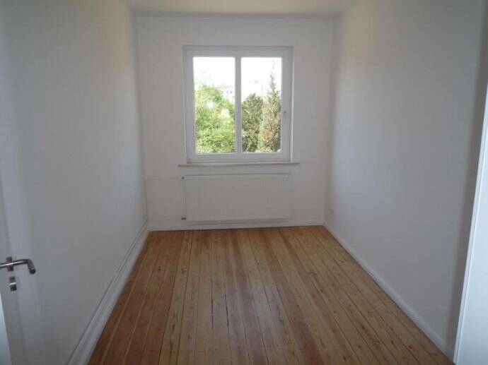 HH-BERGEDORF, Nähe S-Bahnhelle, gepflegte 2,5 Zi.-Whg60m², EBK, Balkon, Dielenboden € 860,- inkl. zzgl. Hzg. 2 zimmer