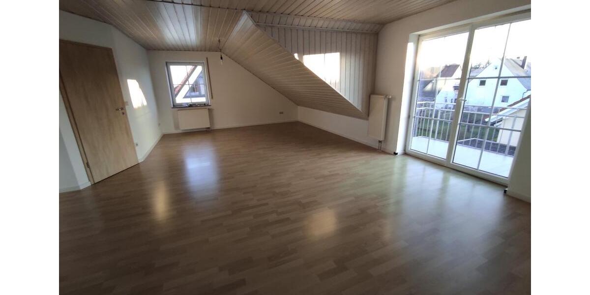 Dachgeschoßwohnung Wettstetten - 3 Zimmer, 85 m&sup2;, 930&euro; | Angebot:26030600