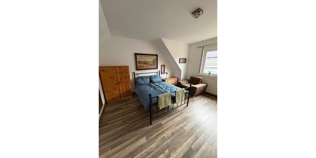 Wohnen auf Zeit Wermelskirchen - 7 Zimmer, 187 m&sup2;, 1.950&euro; | Angebot:26537221