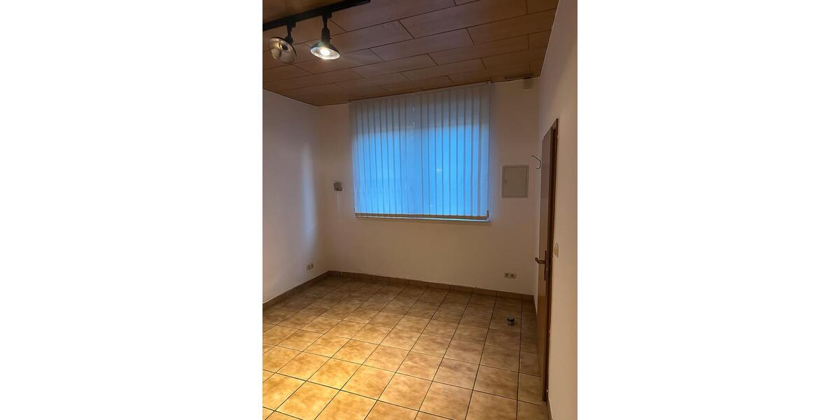 Büro oder Nagelstudio , Versicherung Büro, … zimmer