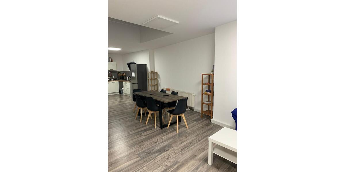 Wohnen auf Zeit Meiningen - 5 Zimmer, 160 m&sup2;, 420&euro; | Angebot:23711537