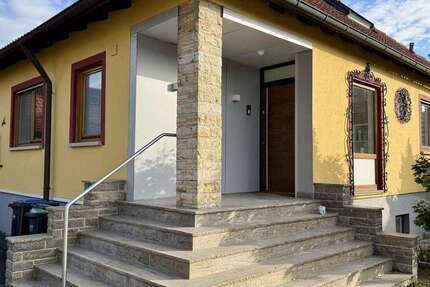 Haus Iphofen - 6 Zimmer, 160 m&sup2;, 2.380&euro; | Angebot:24336772