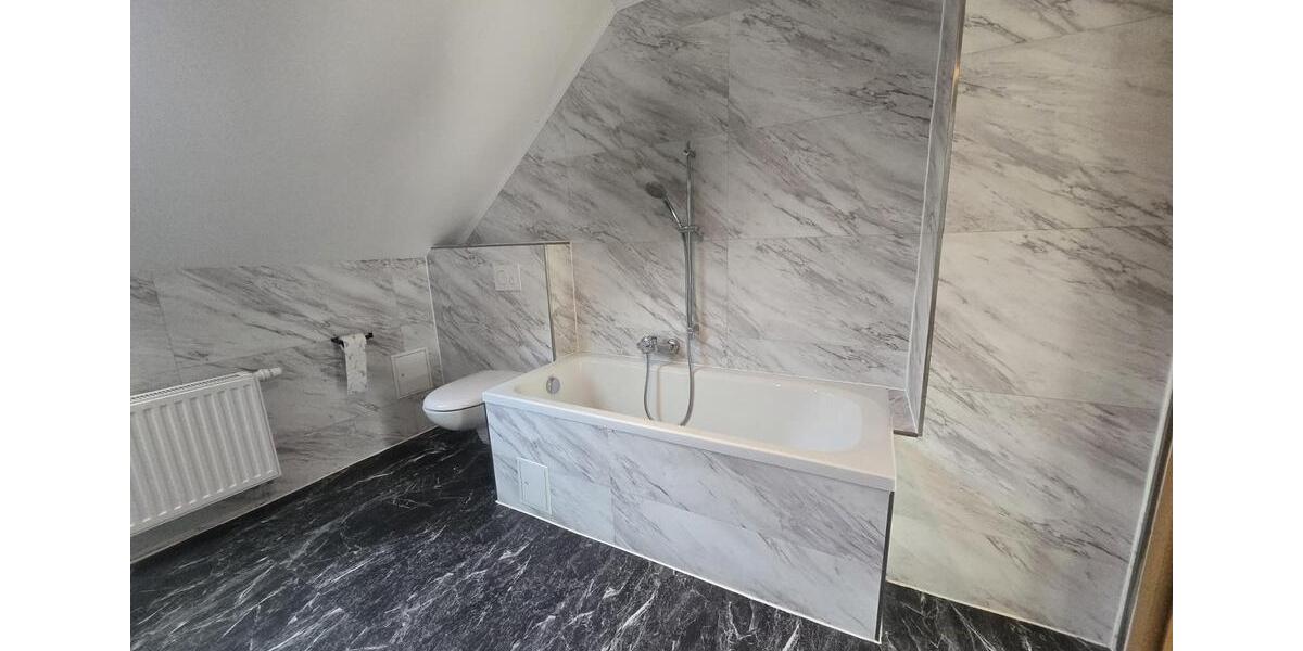 Dachgeschoßwohnung Zwickau - 4 Zimmer, 110 m&sup2;, 660&euro; | Angebot:26529827