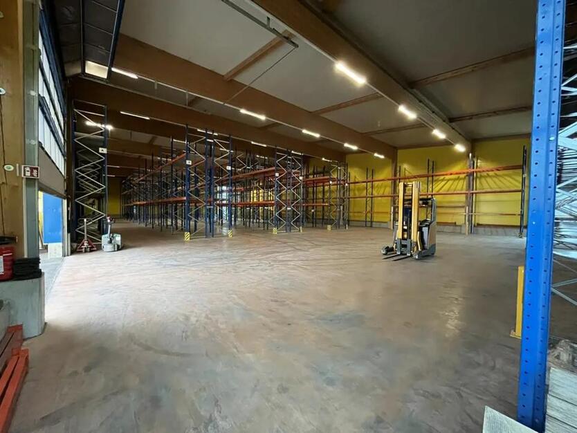 Lager- Hallenteil abgetrennt 240 & 560m² WasserKanalInternet