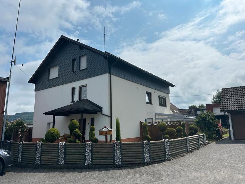 Erdgeschoßwohnung mit Terasse und Wintergarten