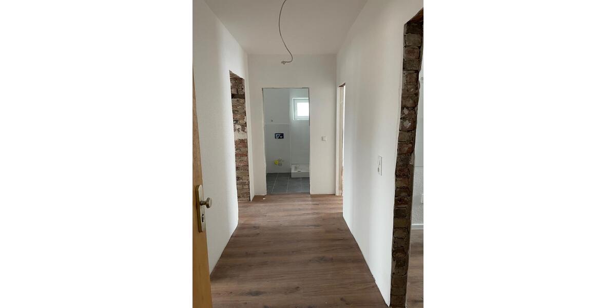 Kernsanierte 4-Zimmer-Wohnung mit Balkon 4 zimmer