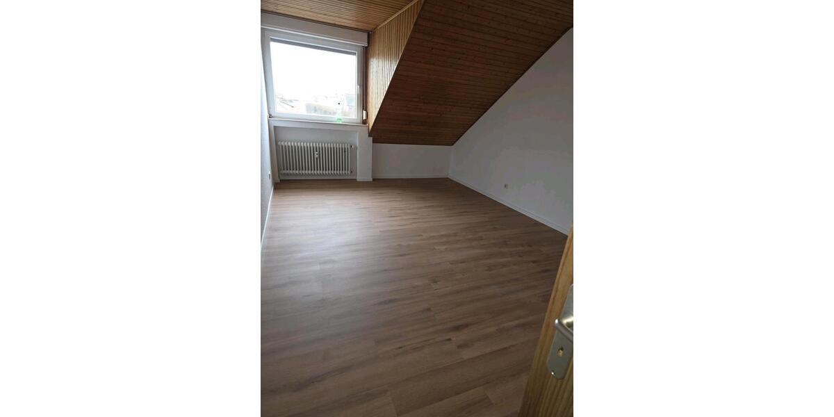 Dachgeschoßwohnung Dinslaken Hiesfeld - 2.5 Zimmer, 73 m&sup2;, 625&euro; | Angebot:26396476