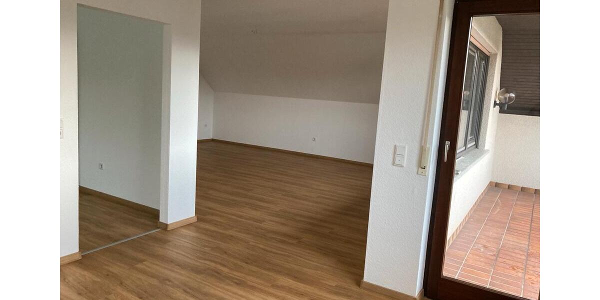 Dachgeschoßwohnung Fulda Aschenberg - 4 Zimmer, 100 m&sup2;, 950&euro; | Angebot:25173710
