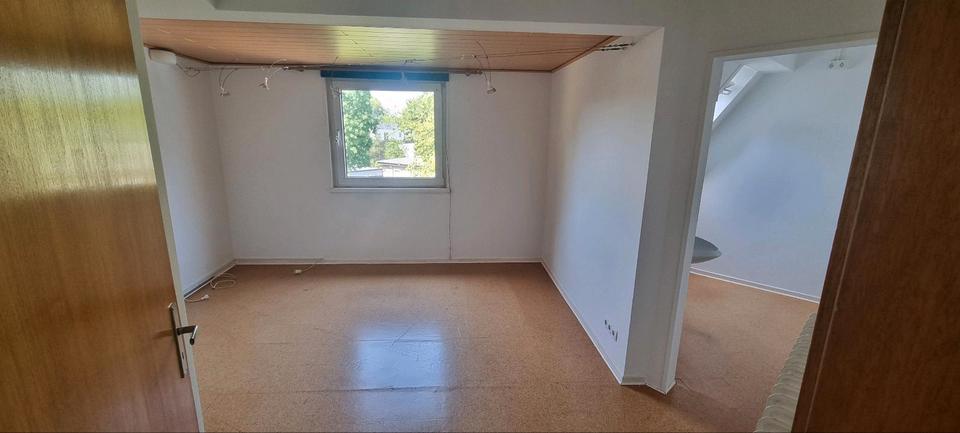 Dachgeschoßwohnung Duisburg Hamborn - 2 Zimmer, 60 m&sup2;, 600&euro; | Angebot:26241615