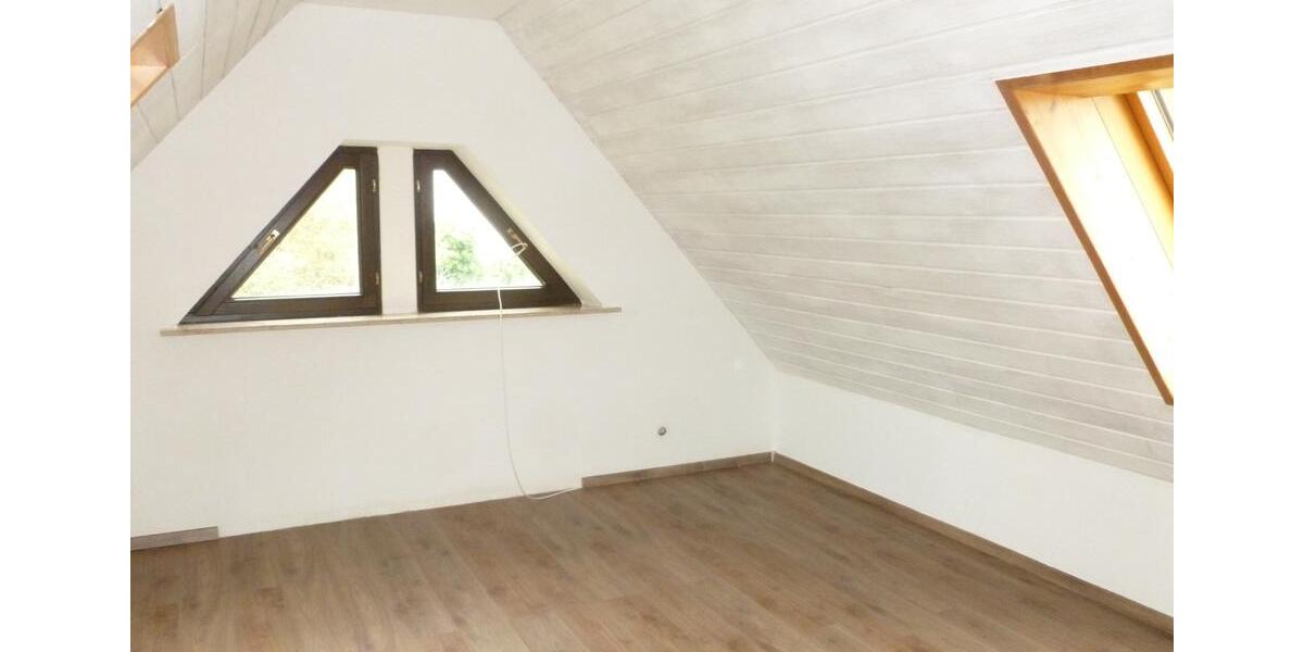 Dachgeschoßwohnung Ebermannstadt - 4 Zimmer, 123 m&sup2;, 950&euro; | Angebot:24354153